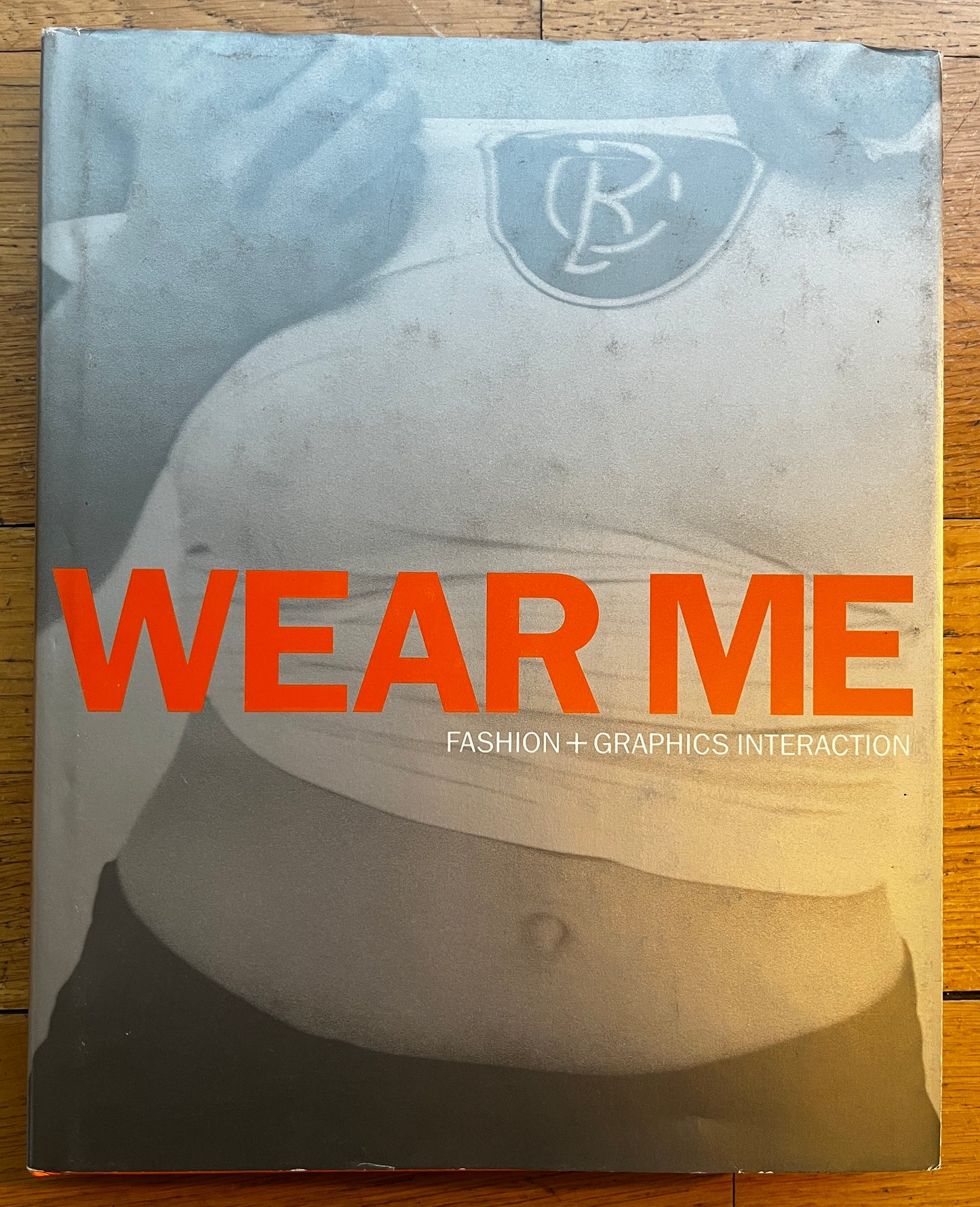 Wear Me: Fashion and Graphics Interaction